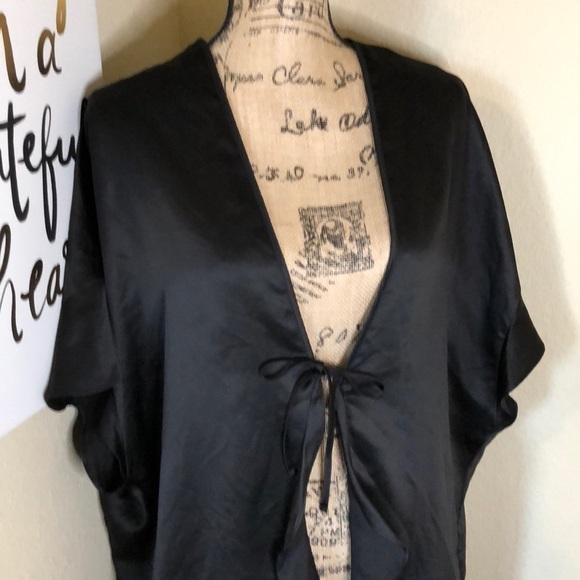 NWT Victoria’s Secret Black Short Flutter Sleeves Robe Size OS - Picture 3 of 6